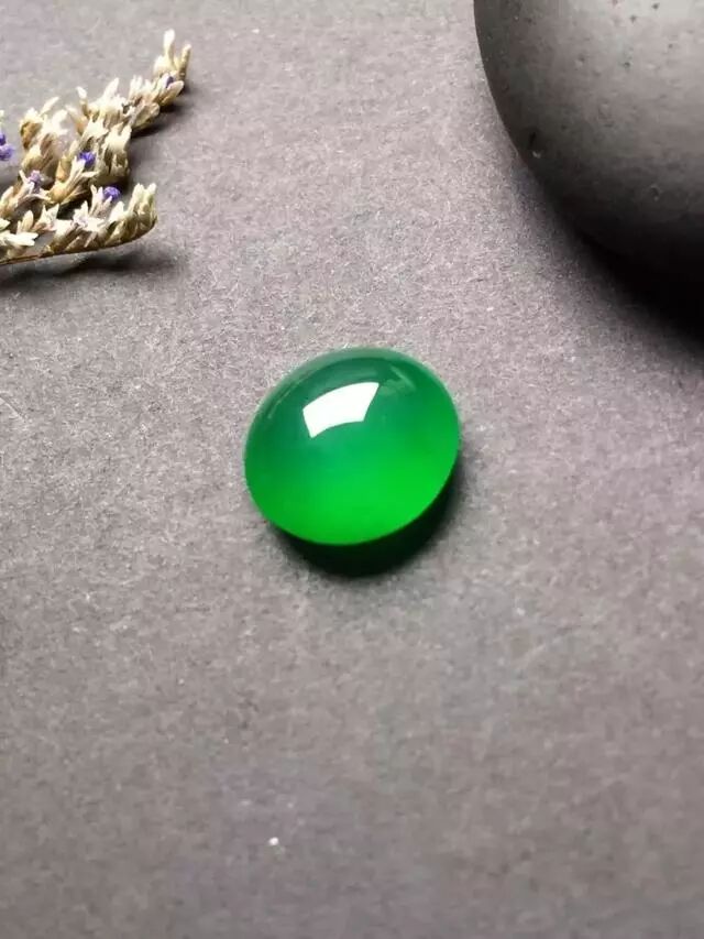 有棉的翡翠到底值不值得购买？翡翠的棉，大有讲究……