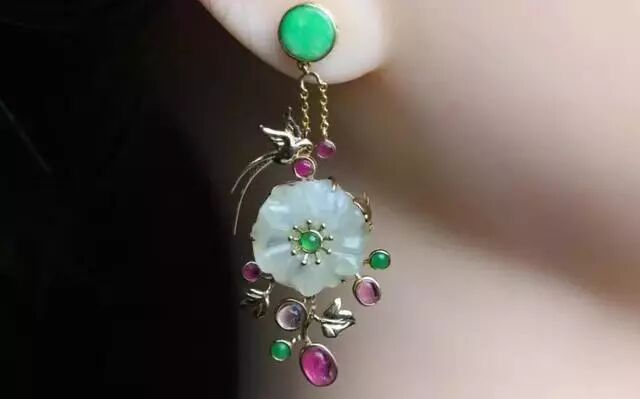 翡翠不一定会越戴越润！有些翡翠会越戴越“丑”