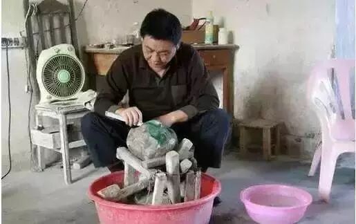 翡翠赌石三大法宝：擦、切、磨