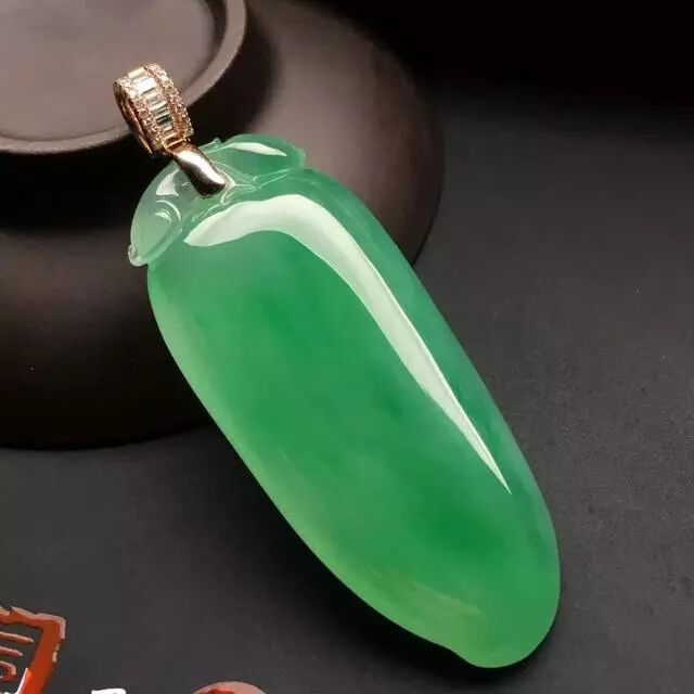 翡翠可不要乱戴！你是什么年纪就应该戴什么样的翡翠！