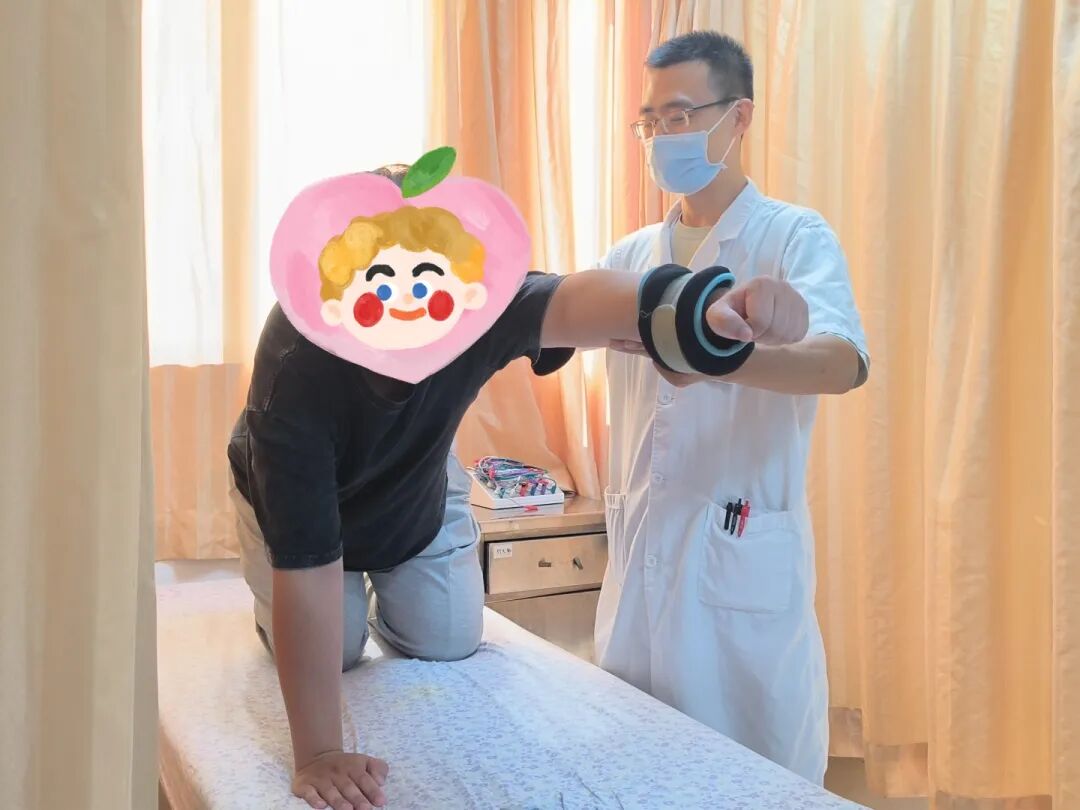 针灸治疗仪什么品牌好脊柱侧弯不用慌，“龙氏正骨”帮您忙~_https://www.jmylbn.com_新闻资讯_第17张