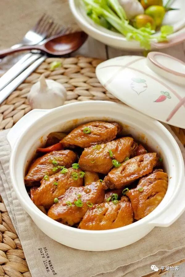 三汁焖锅鸡翅的做法,焖出来的味道胜过黄记煌!