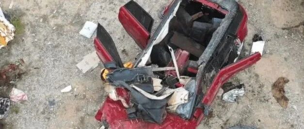 “谢大脚”扮演者于月仙车祸后现场曝光，路虎SUV惨不忍睹！地上可见骆驼残骸