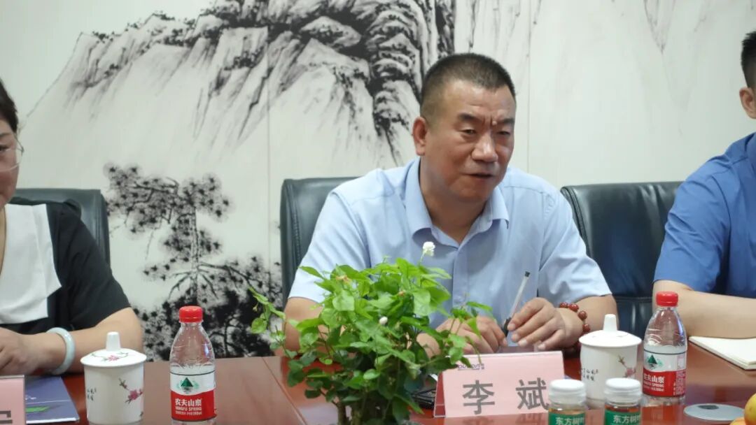 市科技局常志卷局长与市区相关领导在对渡康经营现状肯定的基础上