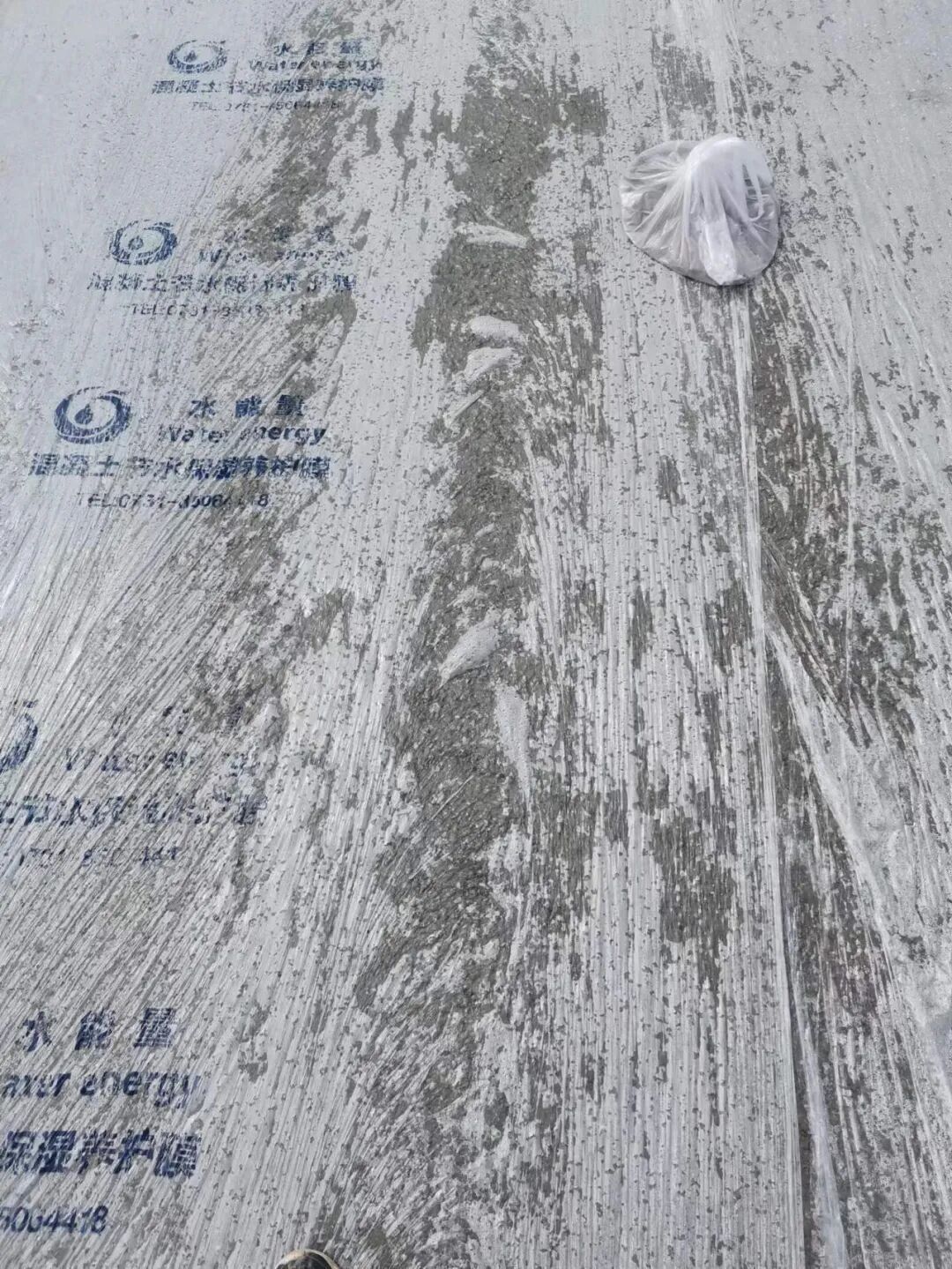 机场项目下穿通道路面采用新型混凝土节水保湿养护膜