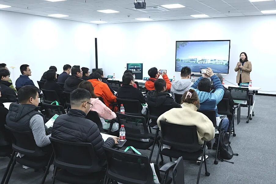 新質(zhì)造工廠 | 寶山區(qū)專精特新企業(yè)專項(xiàng)活動(dòng)在上海日揚(yáng)舉辦