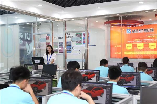 三维技术体验课，汽车爆炸动画特效瞬间成型 ！