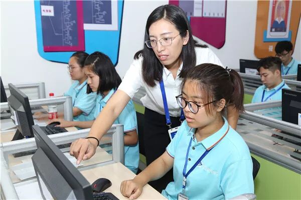 三维技术体验课，汽车爆炸动画特效瞬间成型 ！