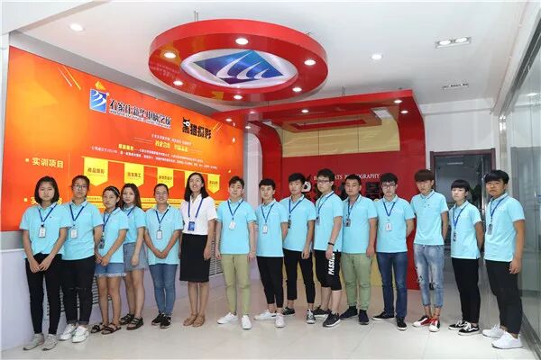 三维技术体验课，汽车爆炸动画特效瞬间成型 ！