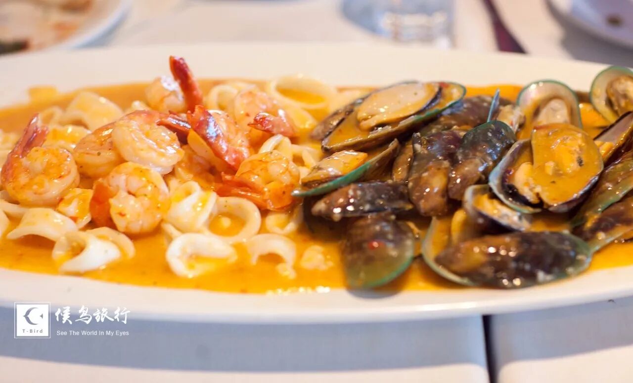 在这里，耶稣显神迹灌醉众人