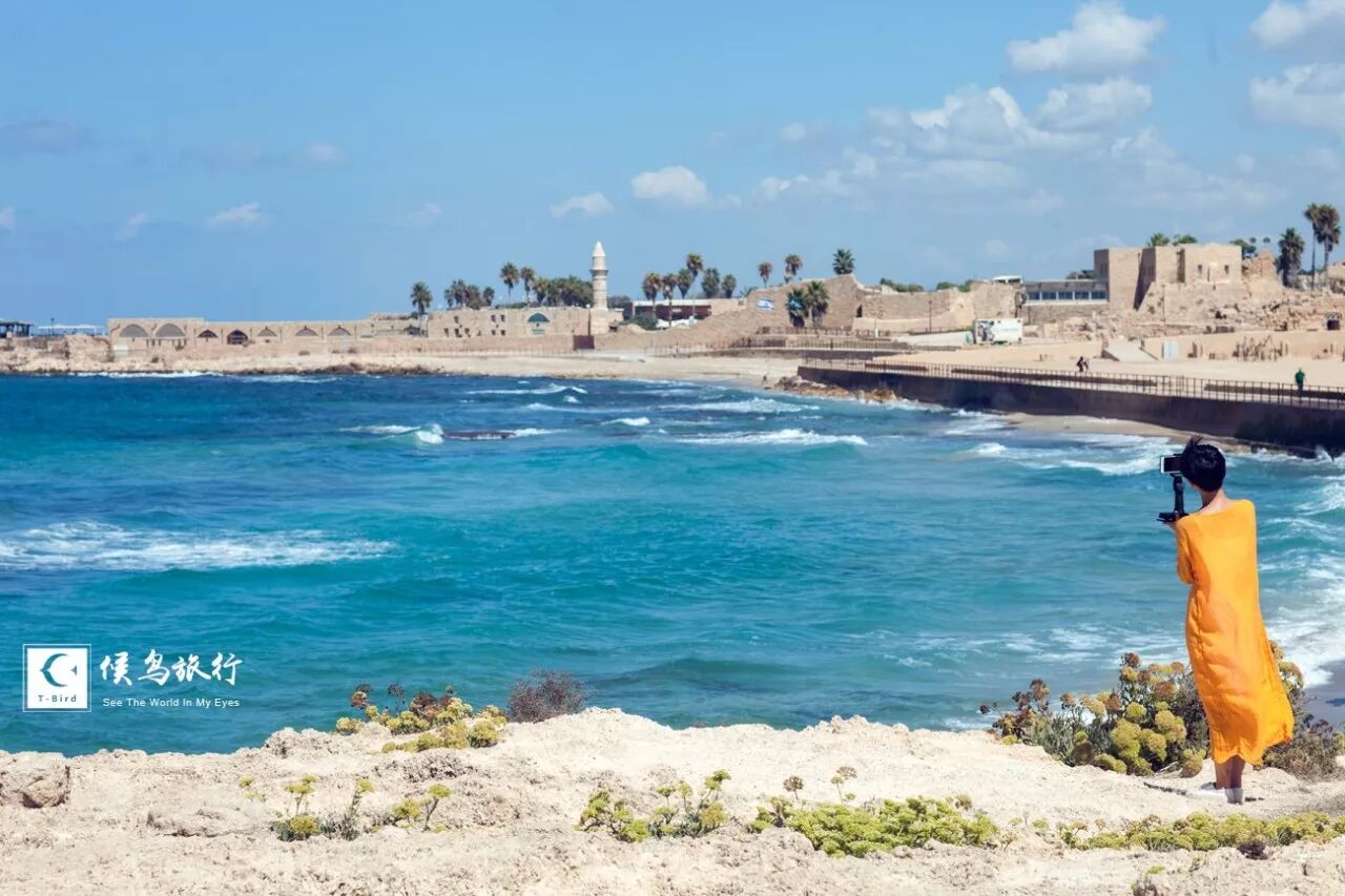 在这里，耶稣显神迹灌醉众人