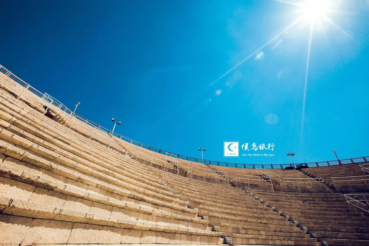 在这里，耶稣显神迹灌醉众人