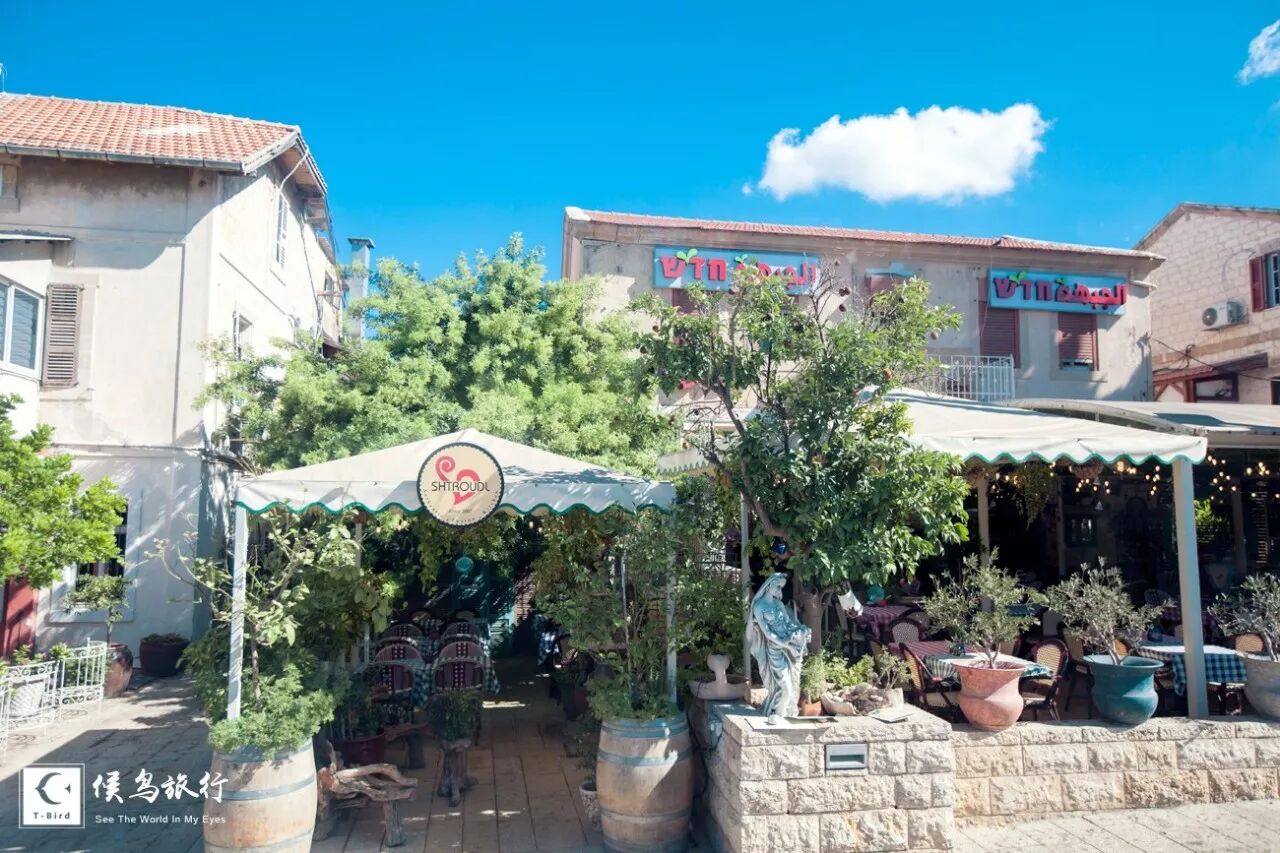 在这里，耶稣显神迹灌醉众人