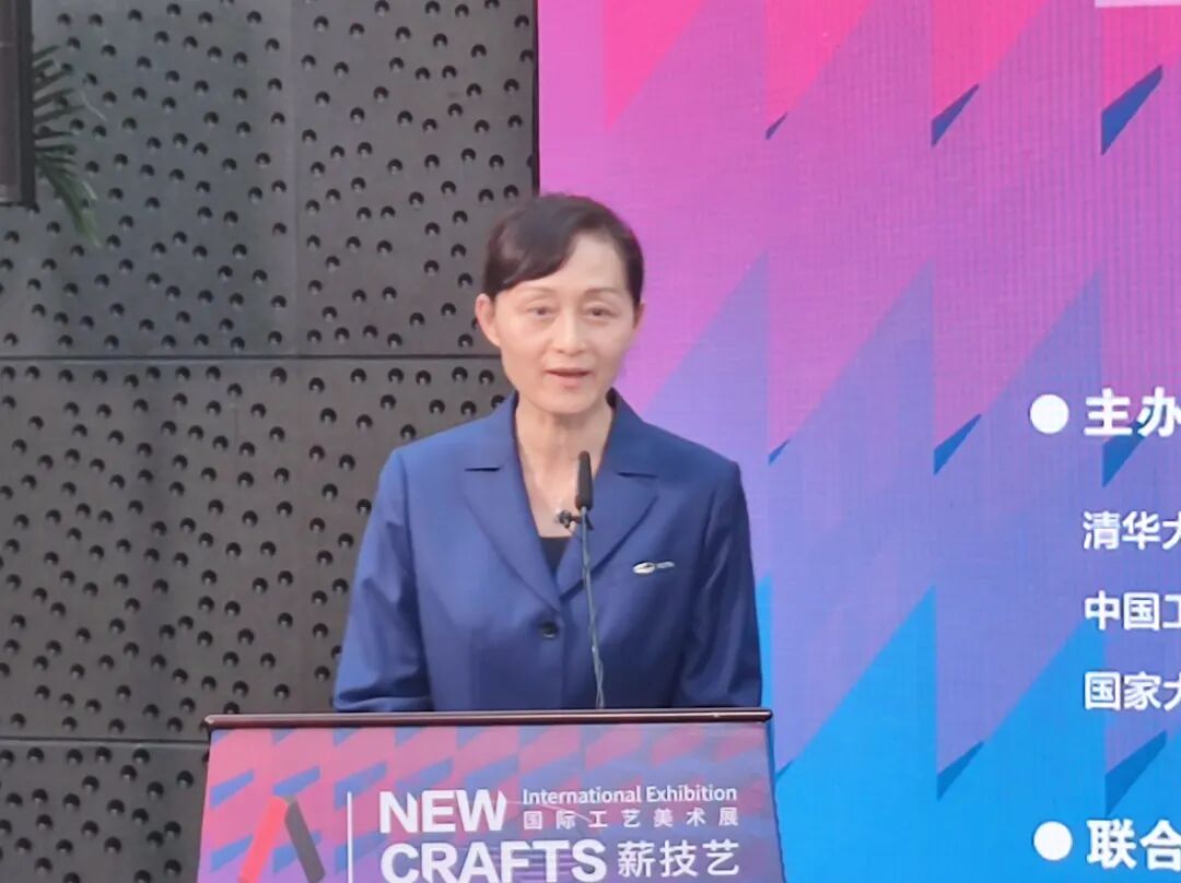 国家大剧院党组副书记刘岚致辞。清华大学美术学院党委书记覃川主持开幕