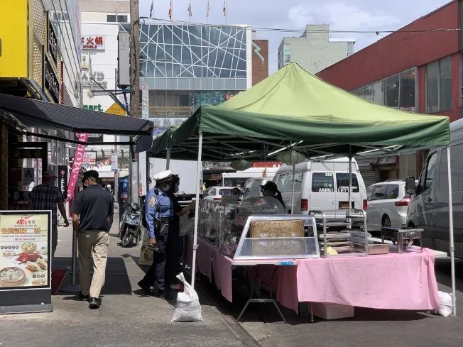 法拉盛商家马路搭篷设摊 违反户外用餐规定 恐遭取缔 法拉盛同城 二十次幂