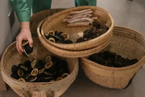 鼻炎的根源是阳气不足，一个中成药可以补，阳气足了，鼻子通了，鼻炎消了