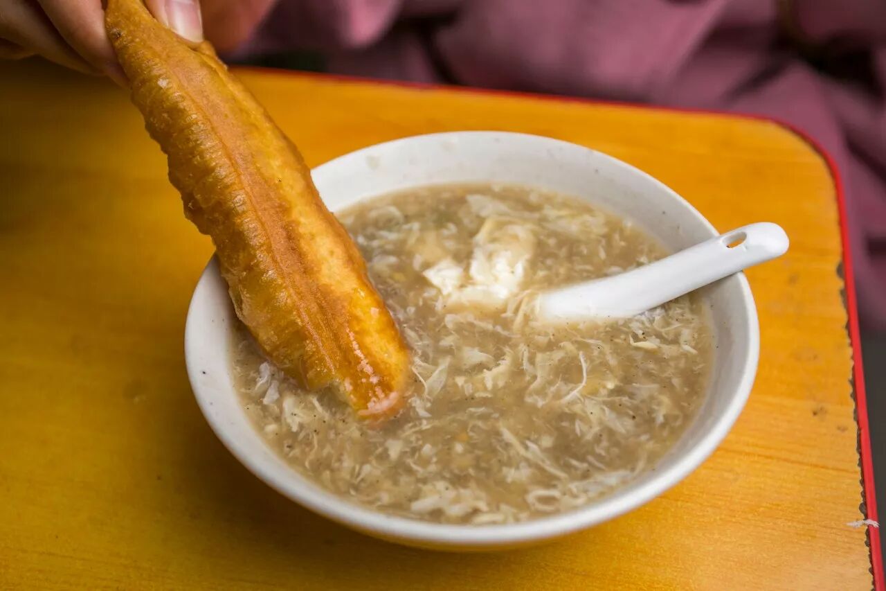 火了15年的徐州"深夜食堂"——那一碗热腾腾的辣汤,撩拨了多少夜归人