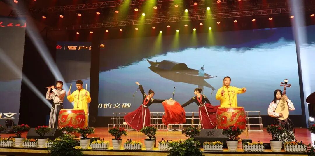 “益”展风采共欢庆 “智”续辉煌启新年 ——湘潭市益智中学“盛世龙年，祥瑞满堂”2024年师生元旦文艺汇演圆满落幕