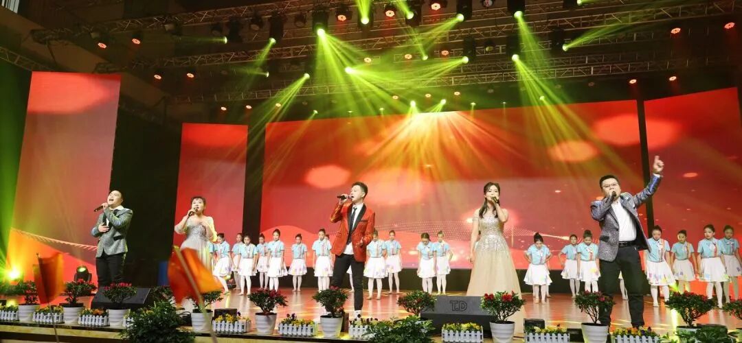 “益”展风采共欢庆 “智”续辉煌启新年 ——湘潭市益智中学“盛世龙年，祥瑞满堂”2024年师生元旦文艺汇演圆满落幕