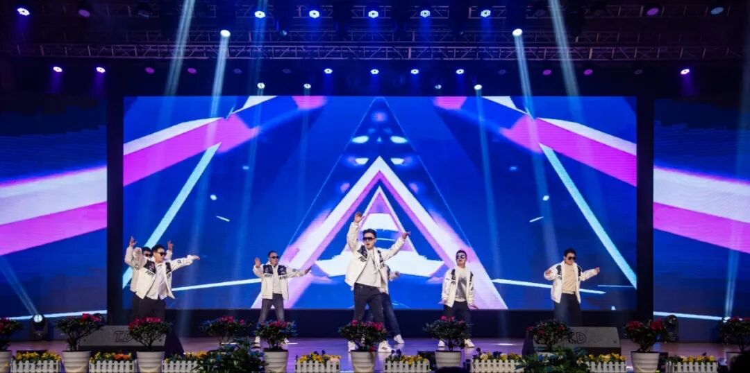 “益”展风采共欢庆 “智”续辉煌启新年 ——湘潭市益智中学“盛世龙年，祥瑞满堂”2024年师生元旦文艺汇演圆满落幕