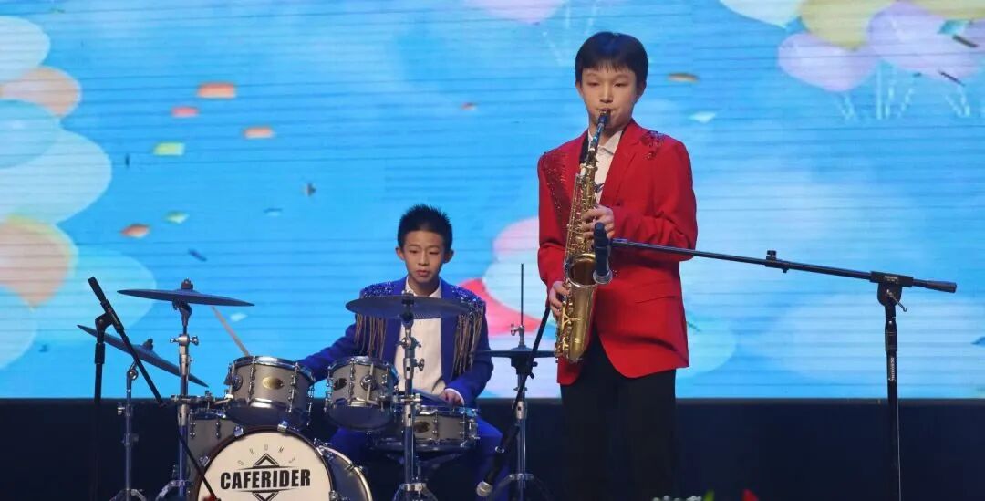 “益”展风采共欢庆 “智”续辉煌启新年 ——湘潭市益智中学“盛世龙年，祥瑞满堂”2024年师生元旦文艺汇演圆满落幕