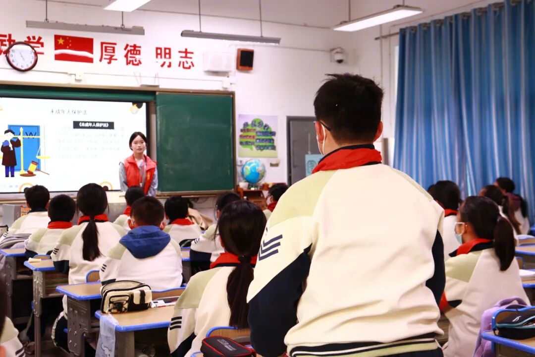 幸福德育 | 青春湘潮起，法治伴我行——湘潭大学法学院走进益智中学开展校园普法活动