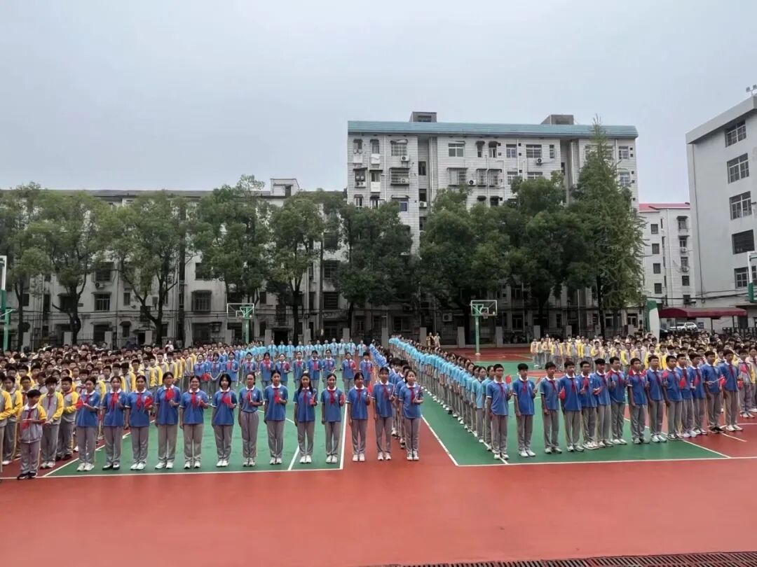 校园动态 | “益”心向国 薪火相传 ——湘潭市益智中学隆重举行“传承红色基因，向国旗敬礼”主题实践活动