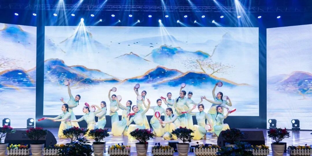 “益”展风采共欢庆 “智”续辉煌启新年 ——湘潭市益智中学“盛世龙年，祥瑞满堂”2024年师生元旦文艺汇演圆满落幕