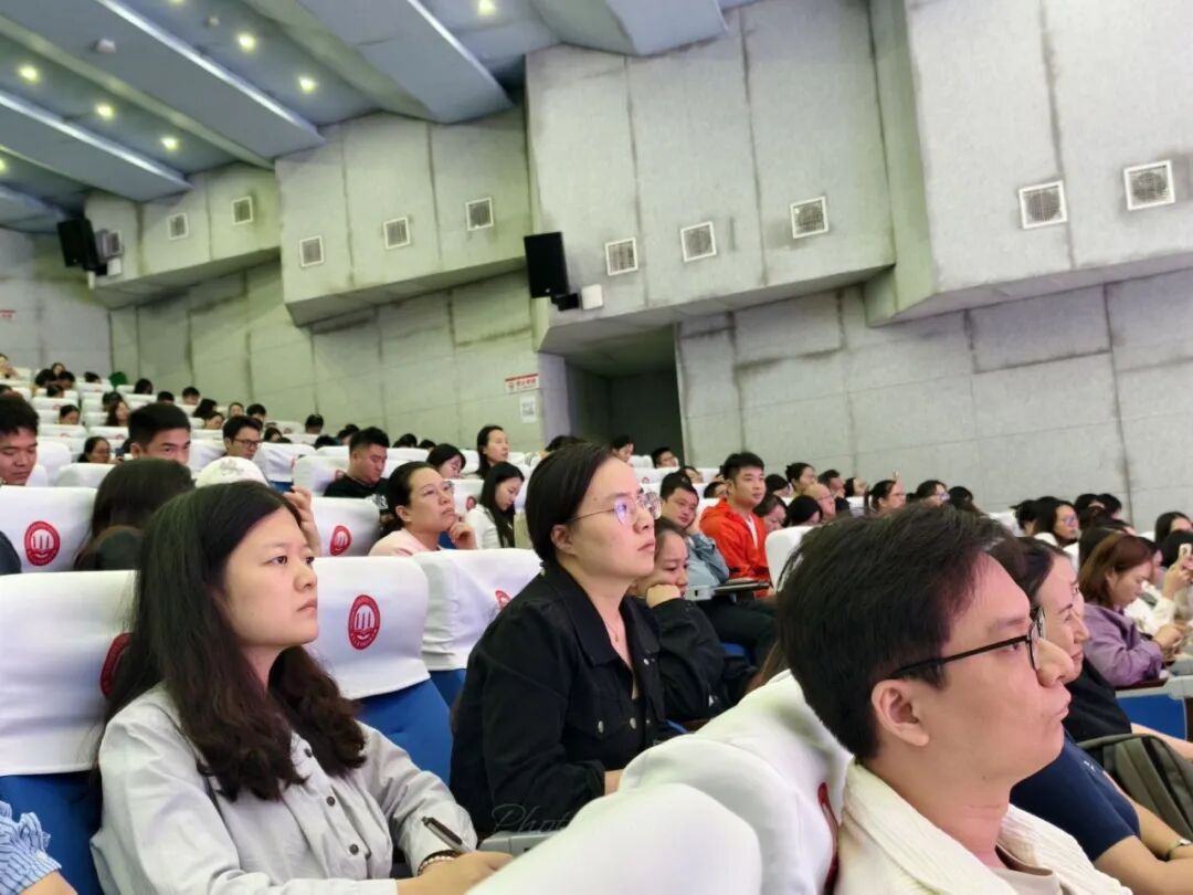 教学教研 | 联合教研共提升，名师引领促成长——湘潭市益智中学与湘潭大学附属实验学校携手开展新时代教师素养专题讲座