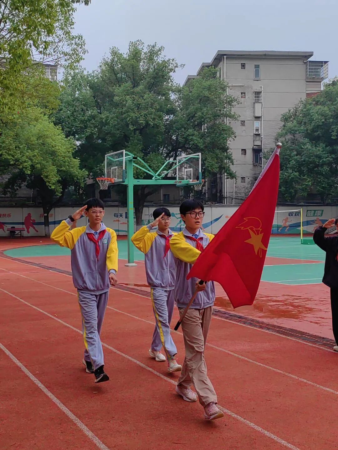 校园动态 | 薪火映队旗  益心向未来 ——记湘潭市益智中学2025年少先队建队活动