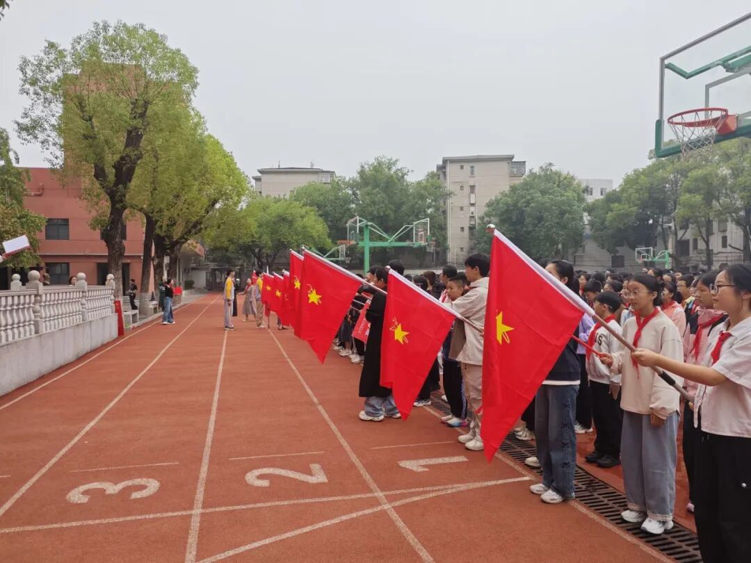 校园动态 | 薪火映队旗  益心向未来 ——记湘潭市益智中学2025年少先队建队活动