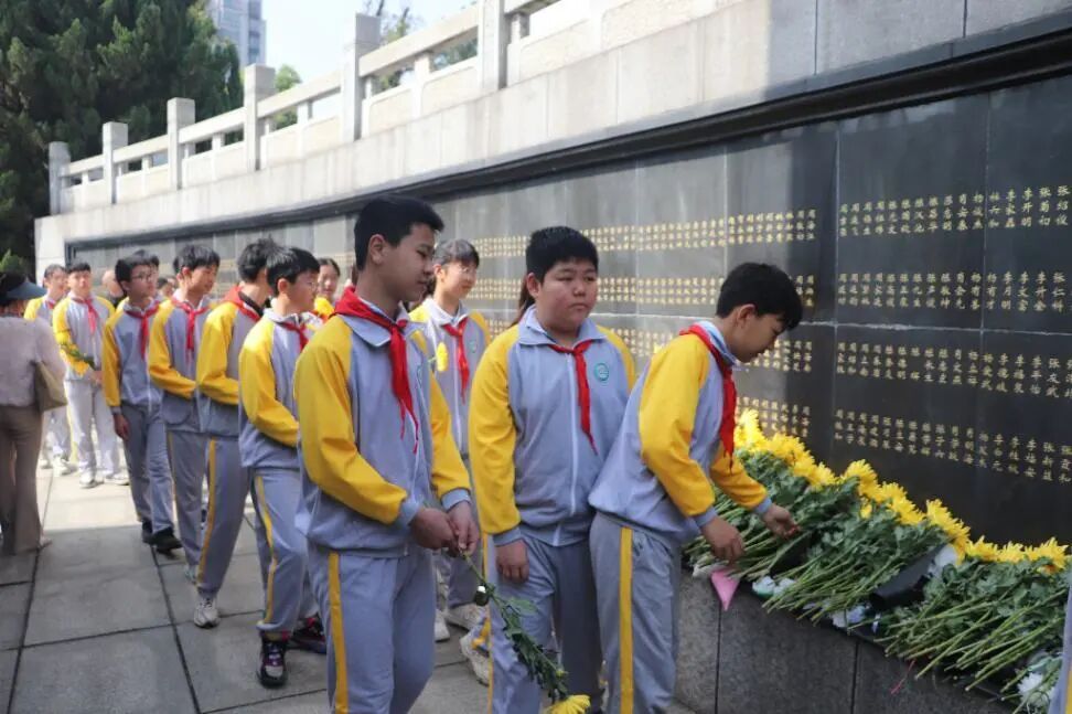承红色基因 缅英烈忠魂 ——湘潭市益智中学开展清明祭英烈主题教育活动