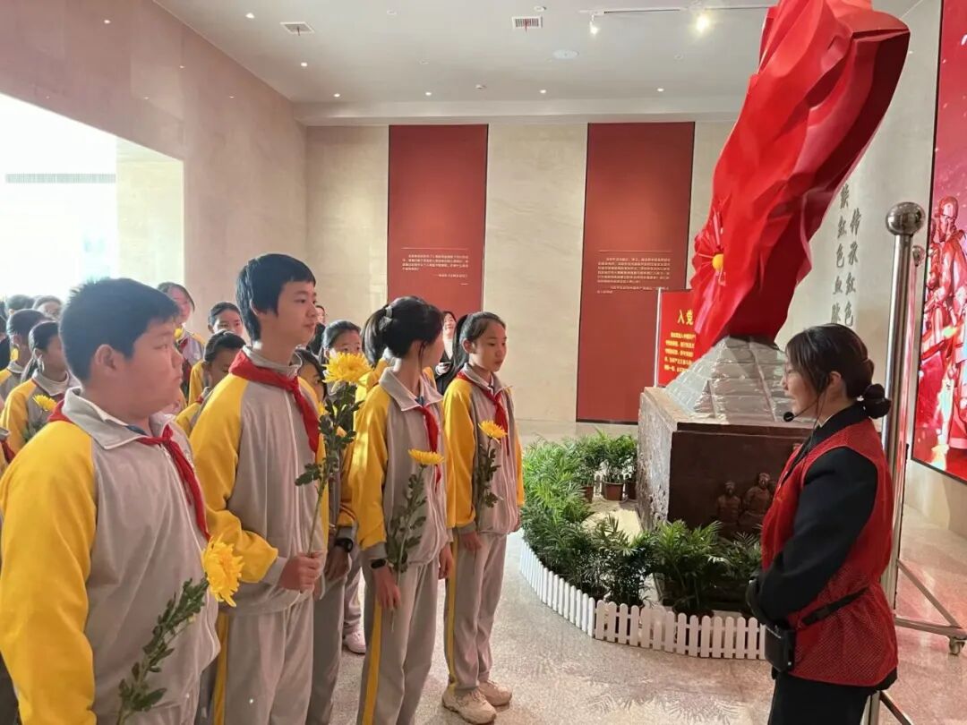 承红色基因 缅英烈忠魂 ——湘潭市益智中学开展清明祭英烈主题教育活动