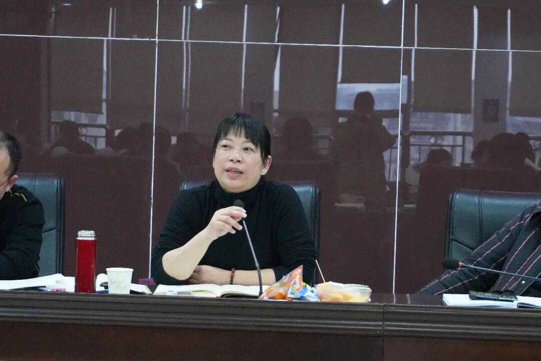 “书香润师心，共读一本书” ——湘潭市益智中学全体教师举行读书分享活动