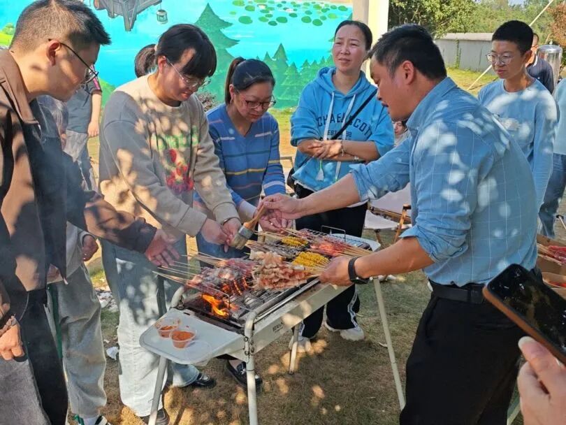 工会活动 | 秋日盈笑语，田园悠然情——记湘潭市益智中学工会赴乡泮时光开展秋游活动