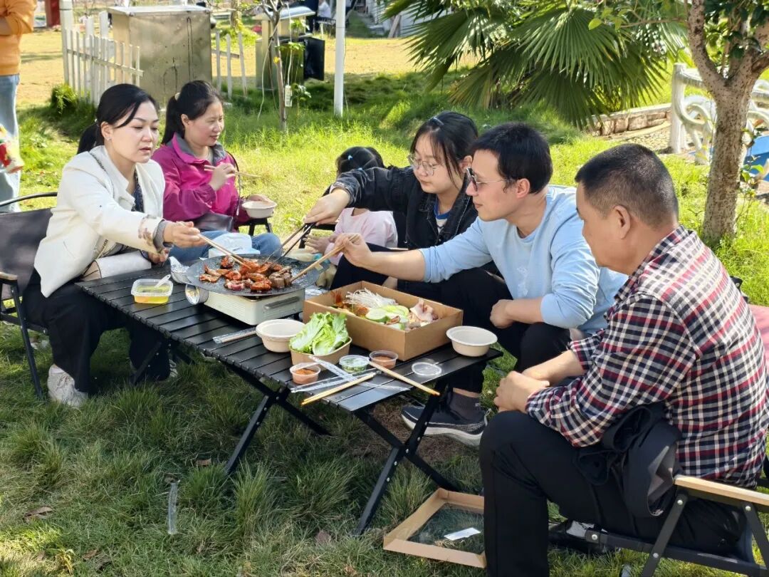 工会活动 | 秋日盈笑语，田园悠然情——记湘潭市益智中学工会赴乡泮时光开展秋游活动