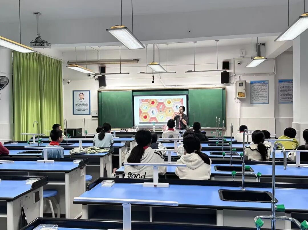 幸福课程 | 秋日校园“社”彩斑斓 赋能成长“课”不容缓——湘潭市益智中学2025年秋季学期综合实践社团课程开课啦！