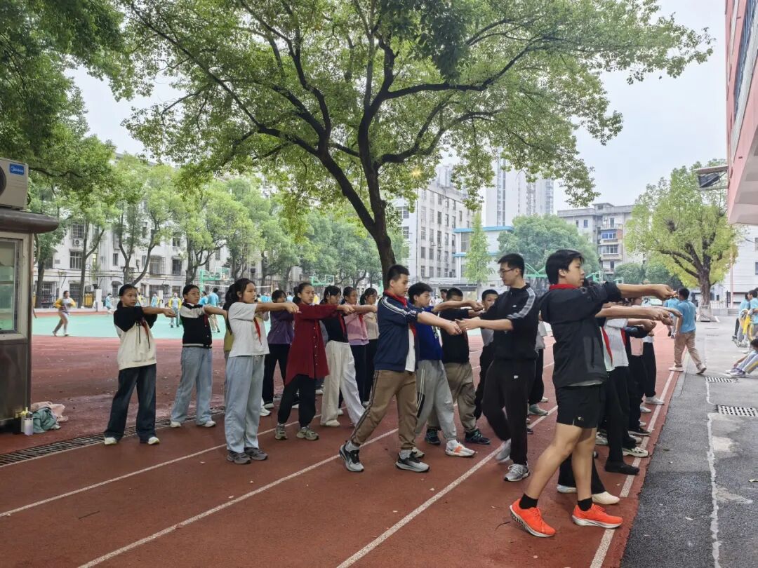 幸福课程 | 秋日校园“社”彩斑斓 赋能成长“课”不容缓——湘潭市益智中学2025年秋季学期综合实践社团课程开课啦！