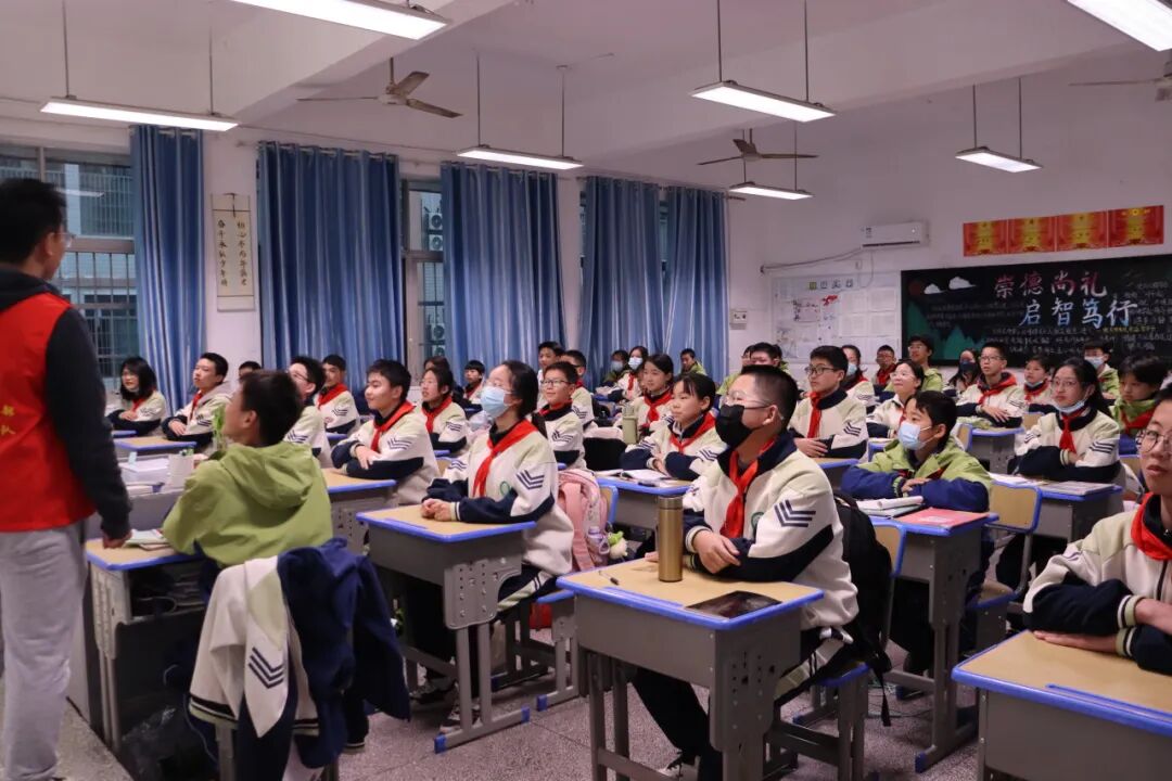 幸福德育 | 宪法引领成长路，法治护航少年心——湘潭市益智中学联合湘潭大学法学部开展普法课堂活动
