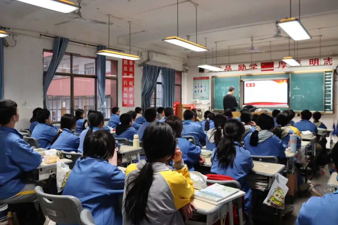 幸福德育 | 宪法引领成长路，法治护航少年心——湘潭市益智中学联合湘潭大学法学部开展普法课堂活动