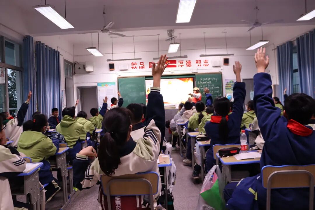 幸福德育 | 宪法引领成长路，法治护航少年心——湘潭市益智中学联合湘潭大学法学部开展普法课堂活动