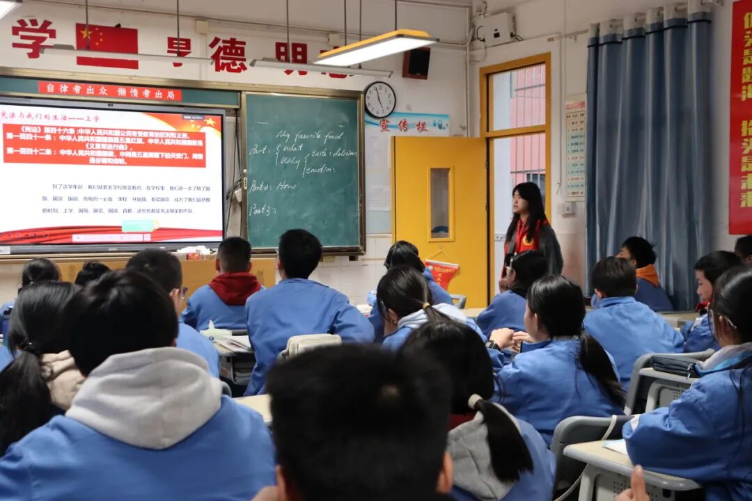 幸福德育 | 宪法引领成长路，法治护航少年心——湘潭市益智中学联合湘潭大学法学部开展普法课堂活动
