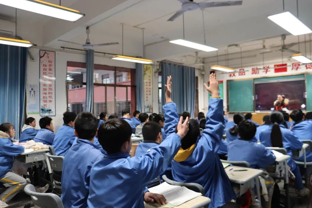 幸福德育 | 宪法引领成长路，法治护航少年心——湘潭市益智中学联合湘潭大学法学部开展普法课堂活动