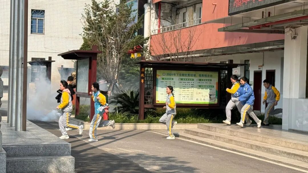 安全演练 | 以演筑防，共护校园安全——湘潭市益智中学成功开展消防疏散演练