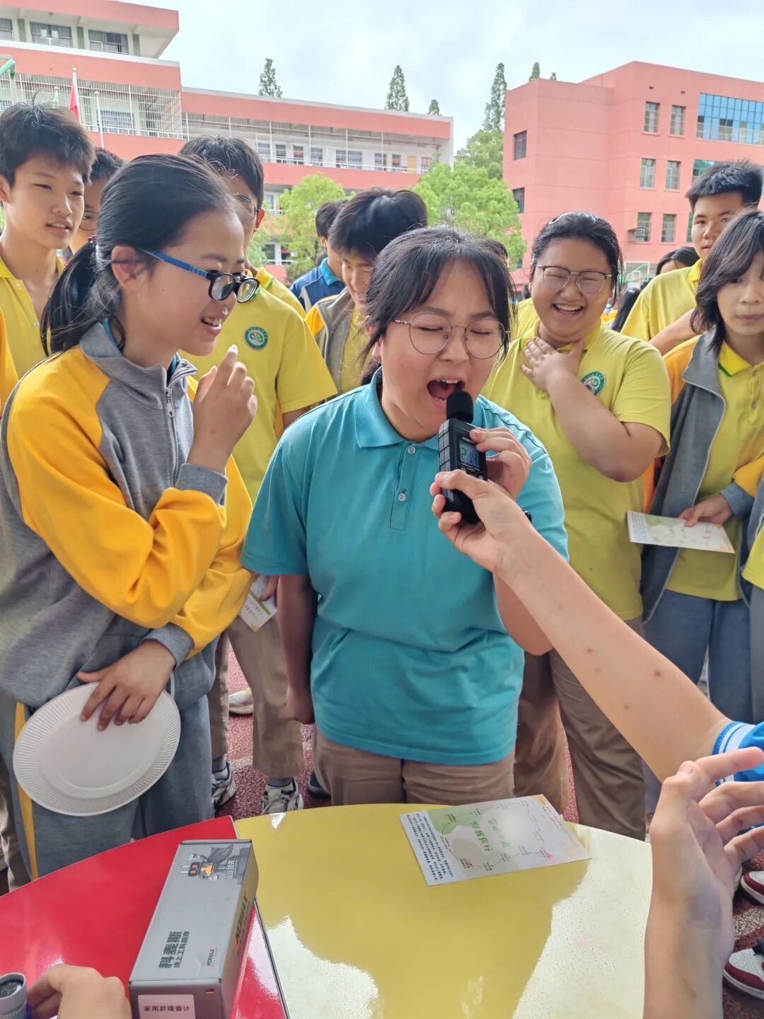 幸福心育 | 与心灵赴一场初夏之约 ——2025年益智中学心理健康月活动第四期暨525心理游园会