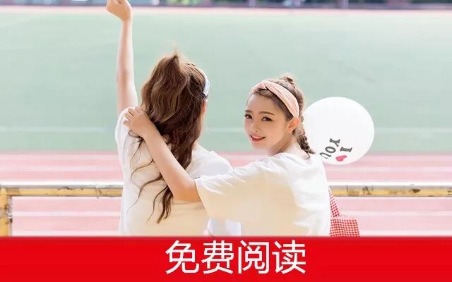 赵薇二胎了?平底鞋、肚大如球,悠闲带女儿小四月逛街!