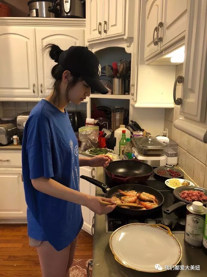 微博美女: 向涵之