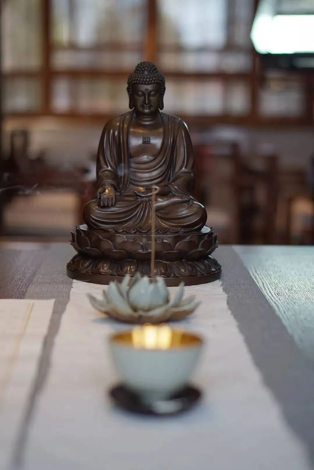 切记！不能供玫瑰花和桃花！