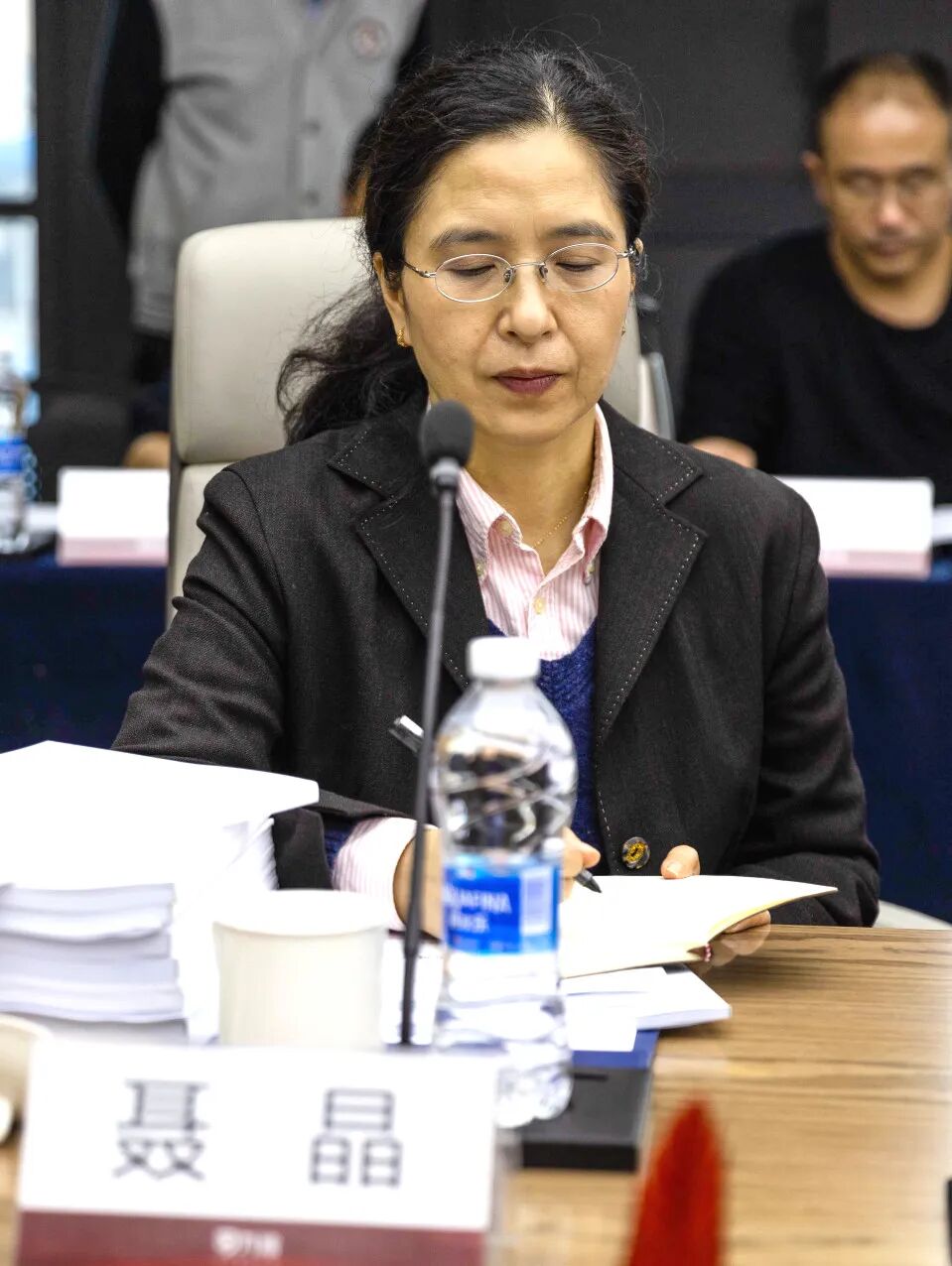 聂晶教授专家组现场质询最后,项目组负责人曹晖教授表示将根据专家