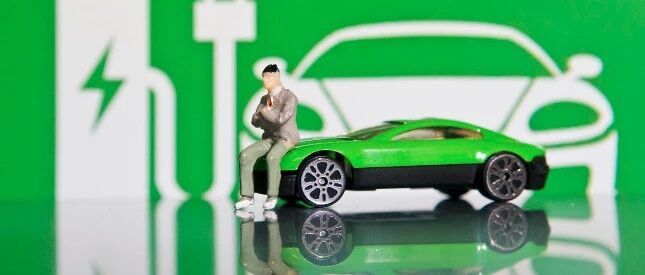 旗舰的较量， 50万+级豪华纯电动车怎么选？